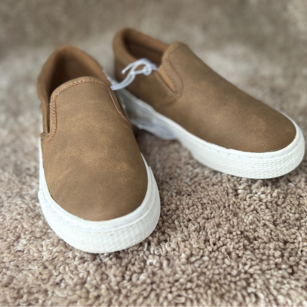 Children’s place boys shoes. Brand new with tag- Boys /toddler size 11